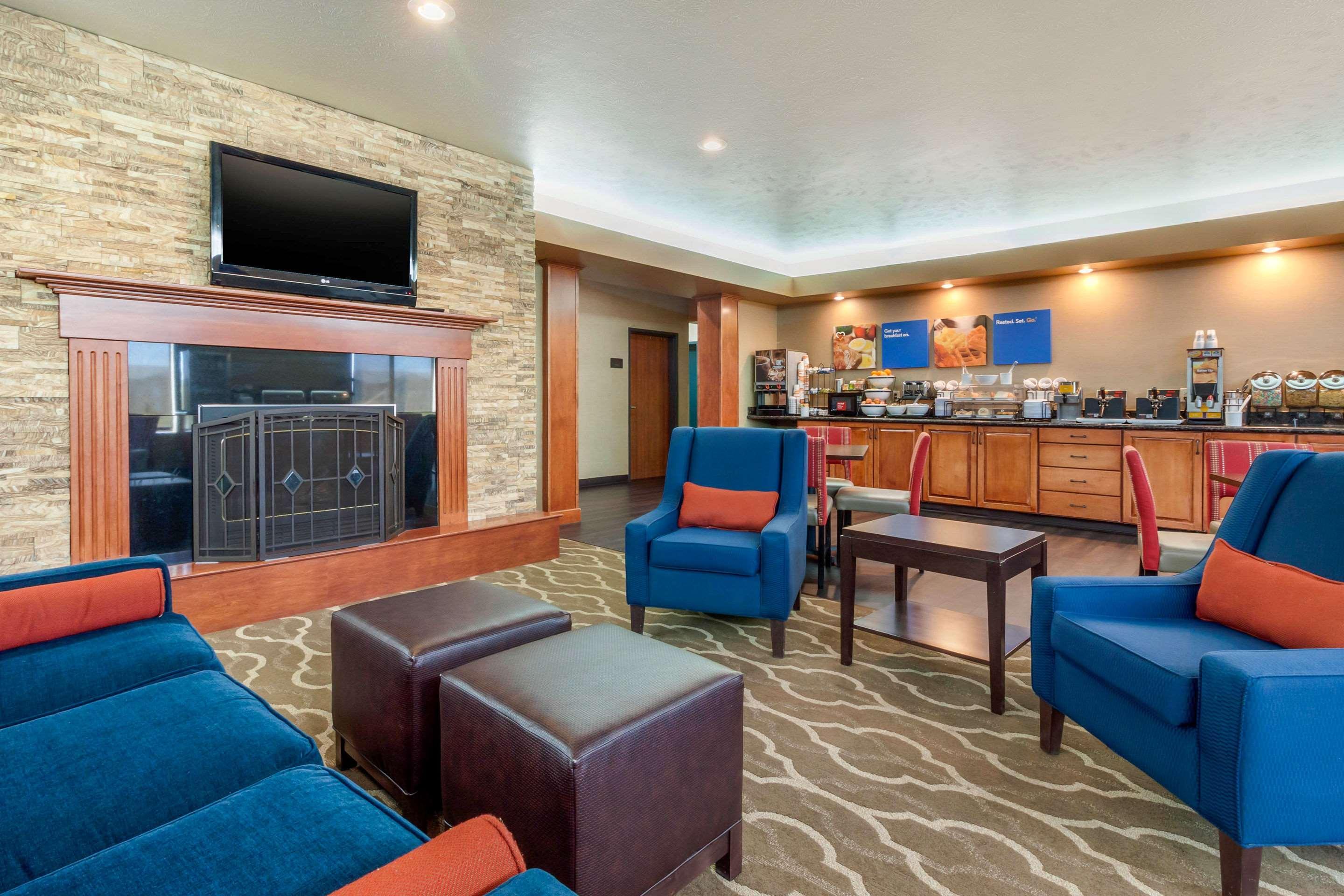 Comfort Inn & Suites Mitchell I-90 Екстер'єр фото