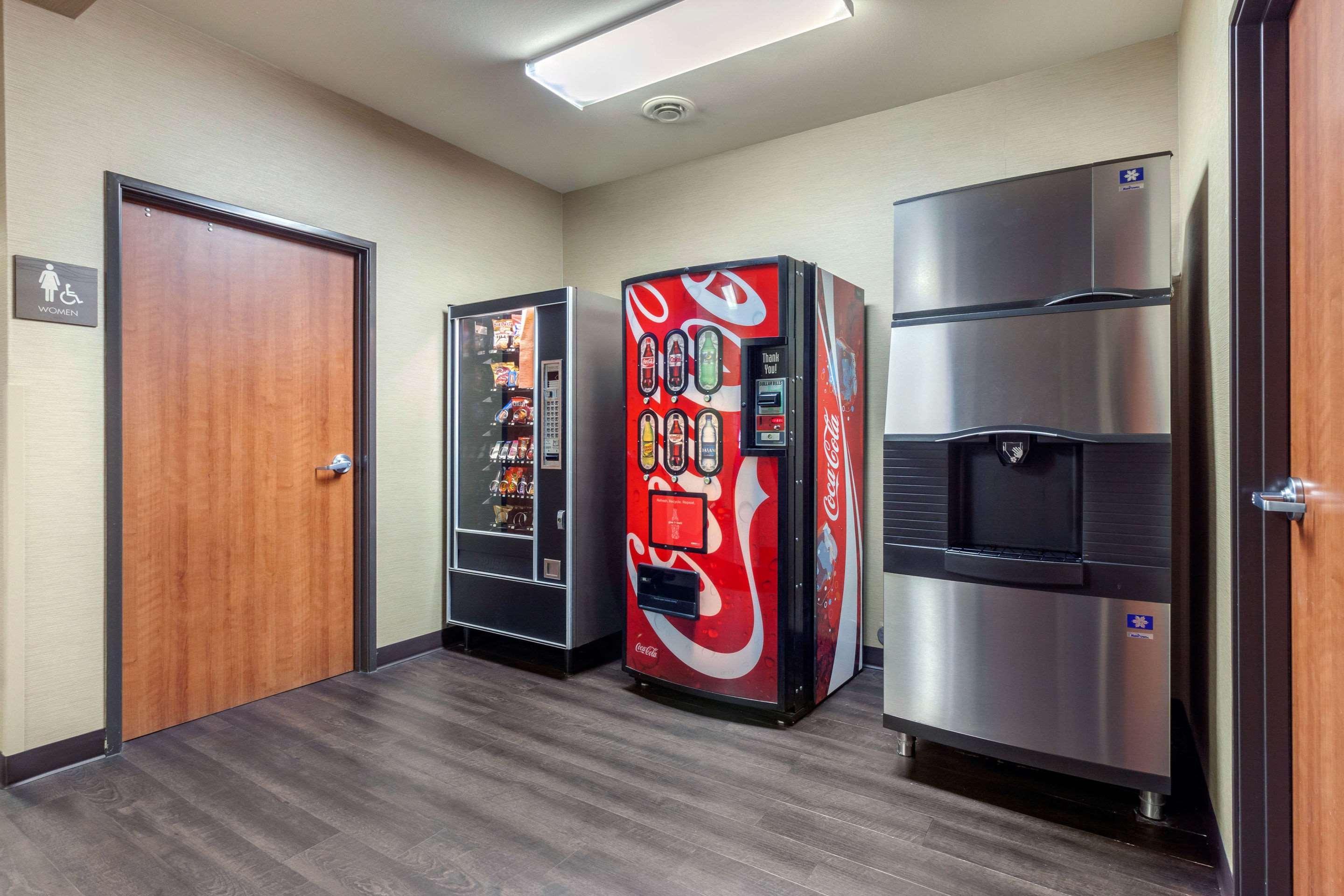 Comfort Inn & Suites Mitchell I-90 Екстер'єр фото