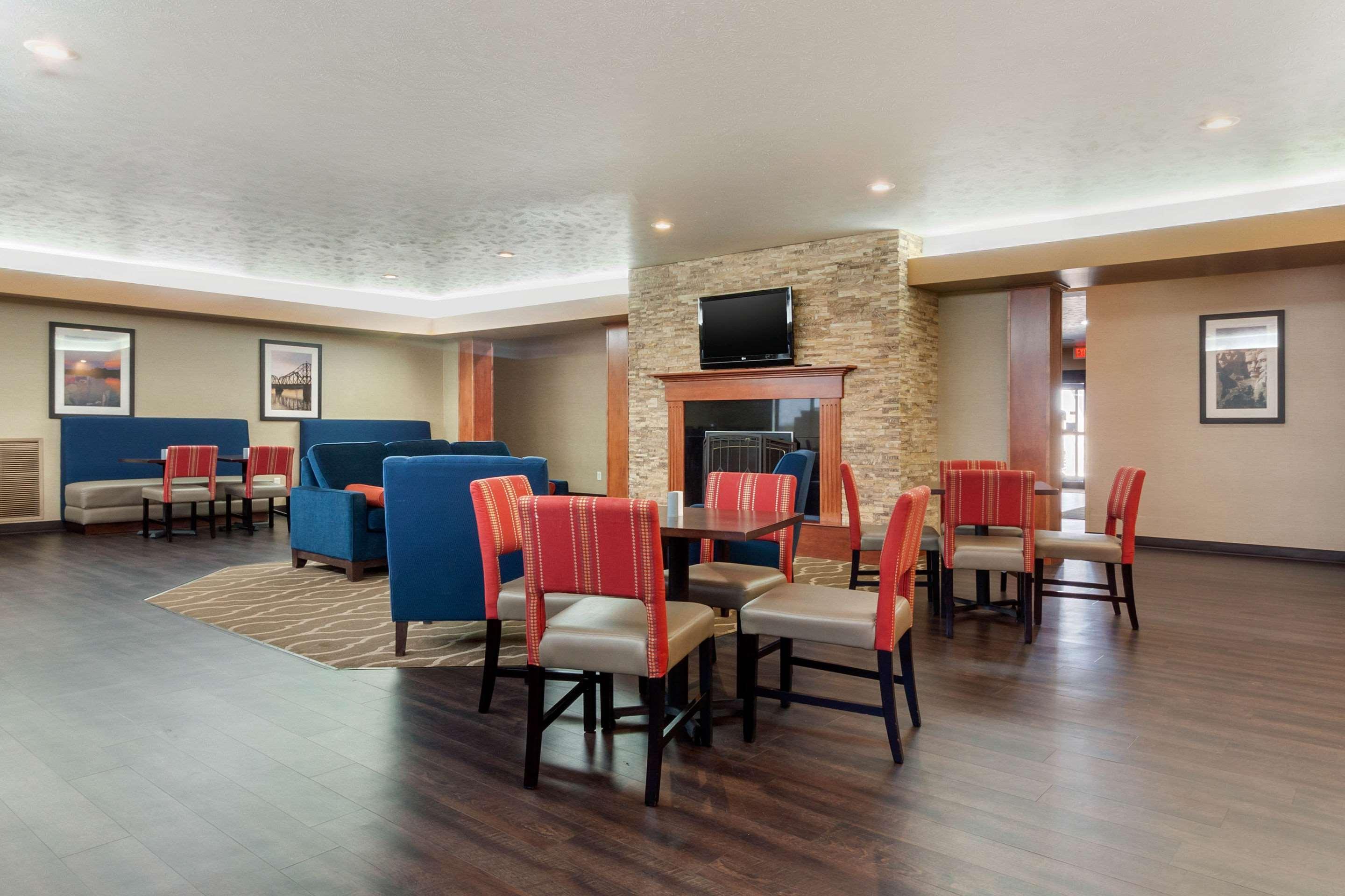 Comfort Inn & Suites Mitchell I-90 Екстер'єр фото