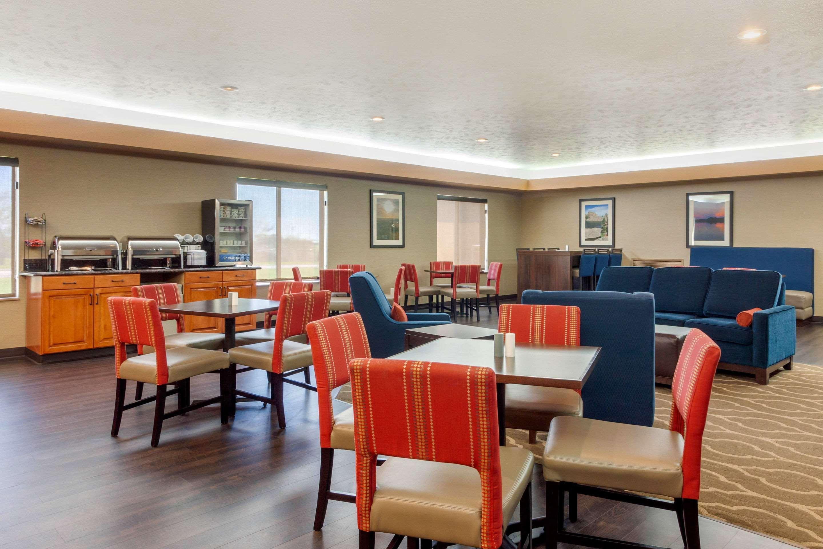 Comfort Inn & Suites Mitchell I-90 Екстер'єр фото