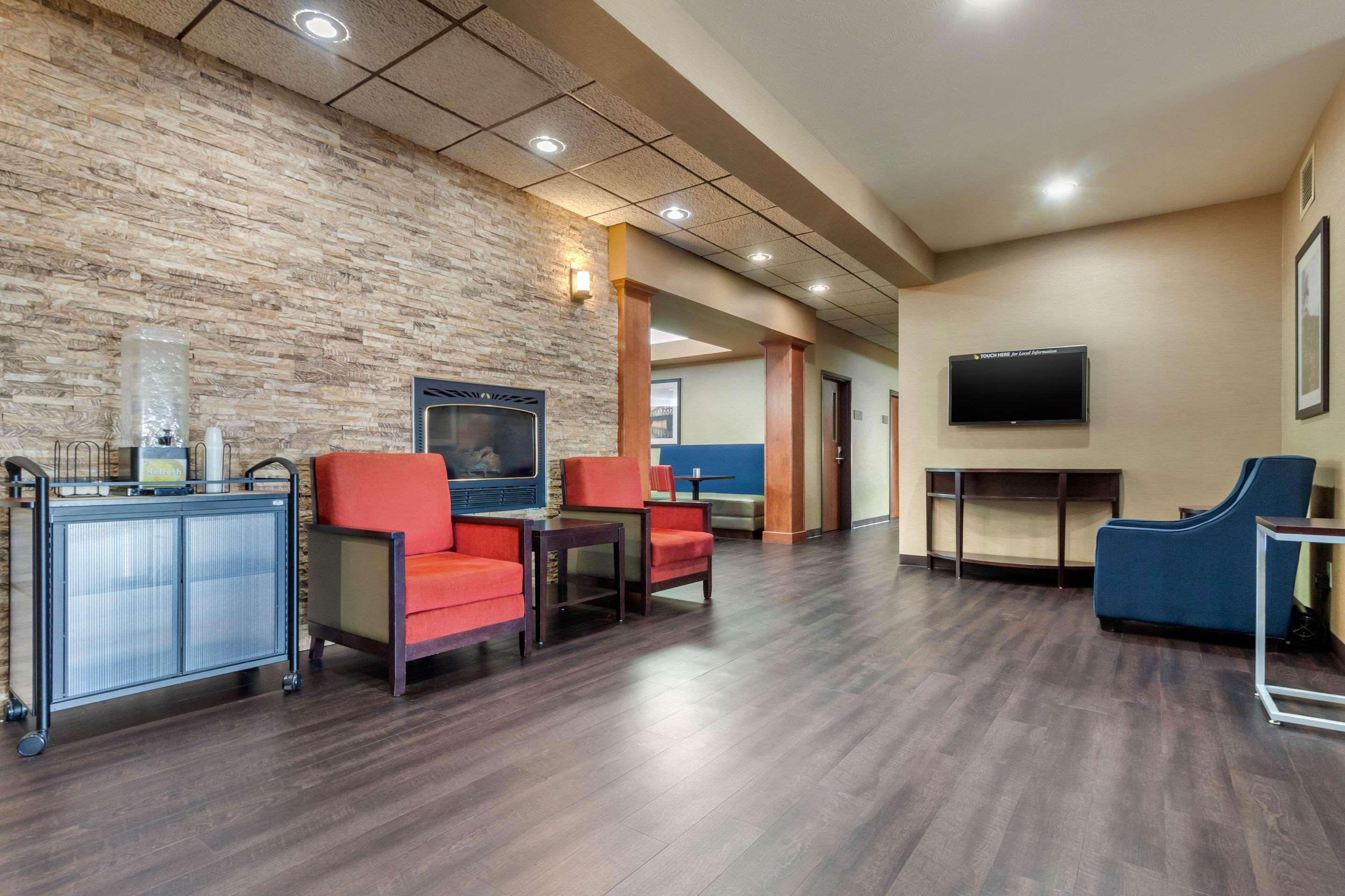 Comfort Inn & Suites Mitchell I-90 Екстер'єр фото
