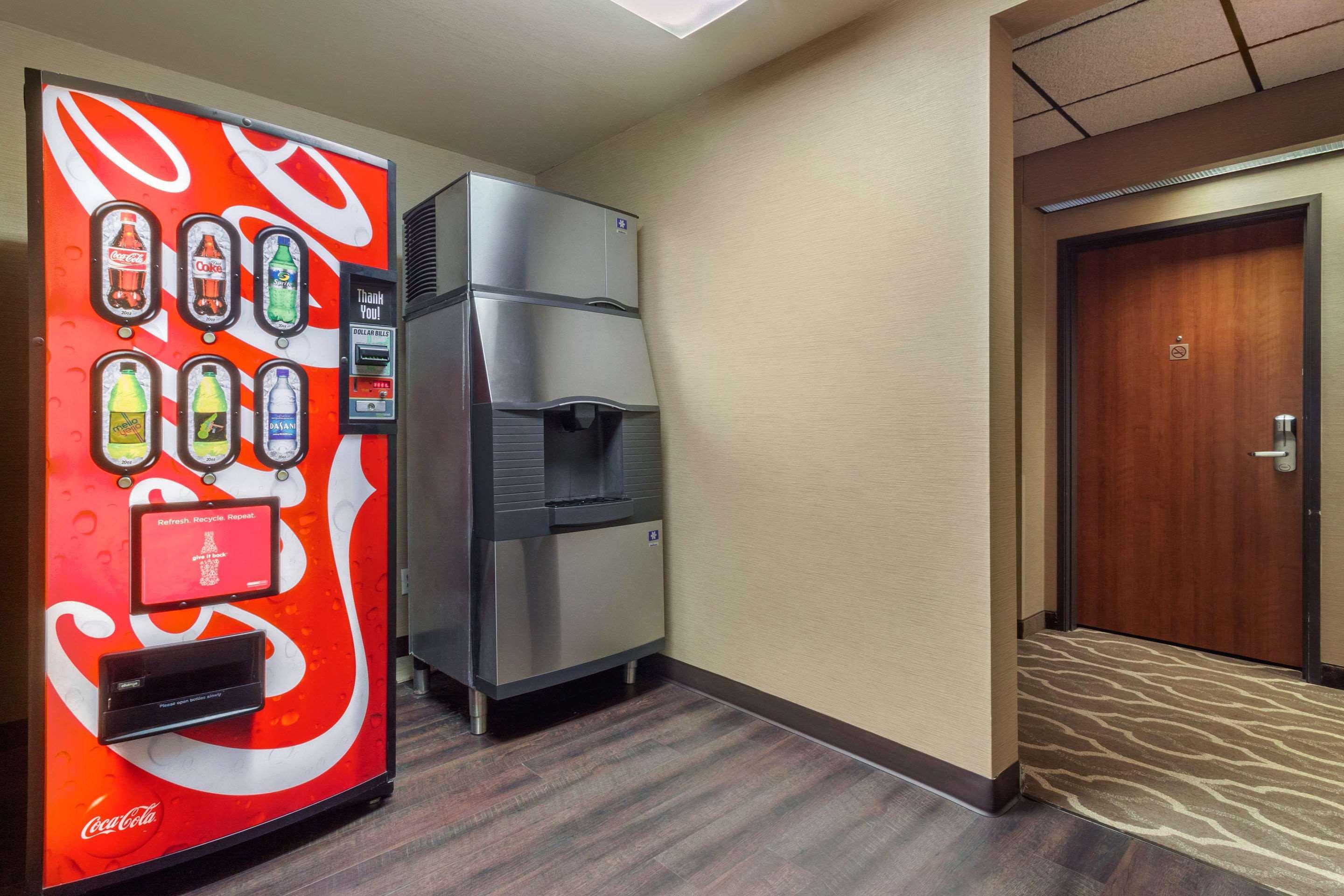 Comfort Inn & Suites Mitchell I-90 Екстер'єр фото