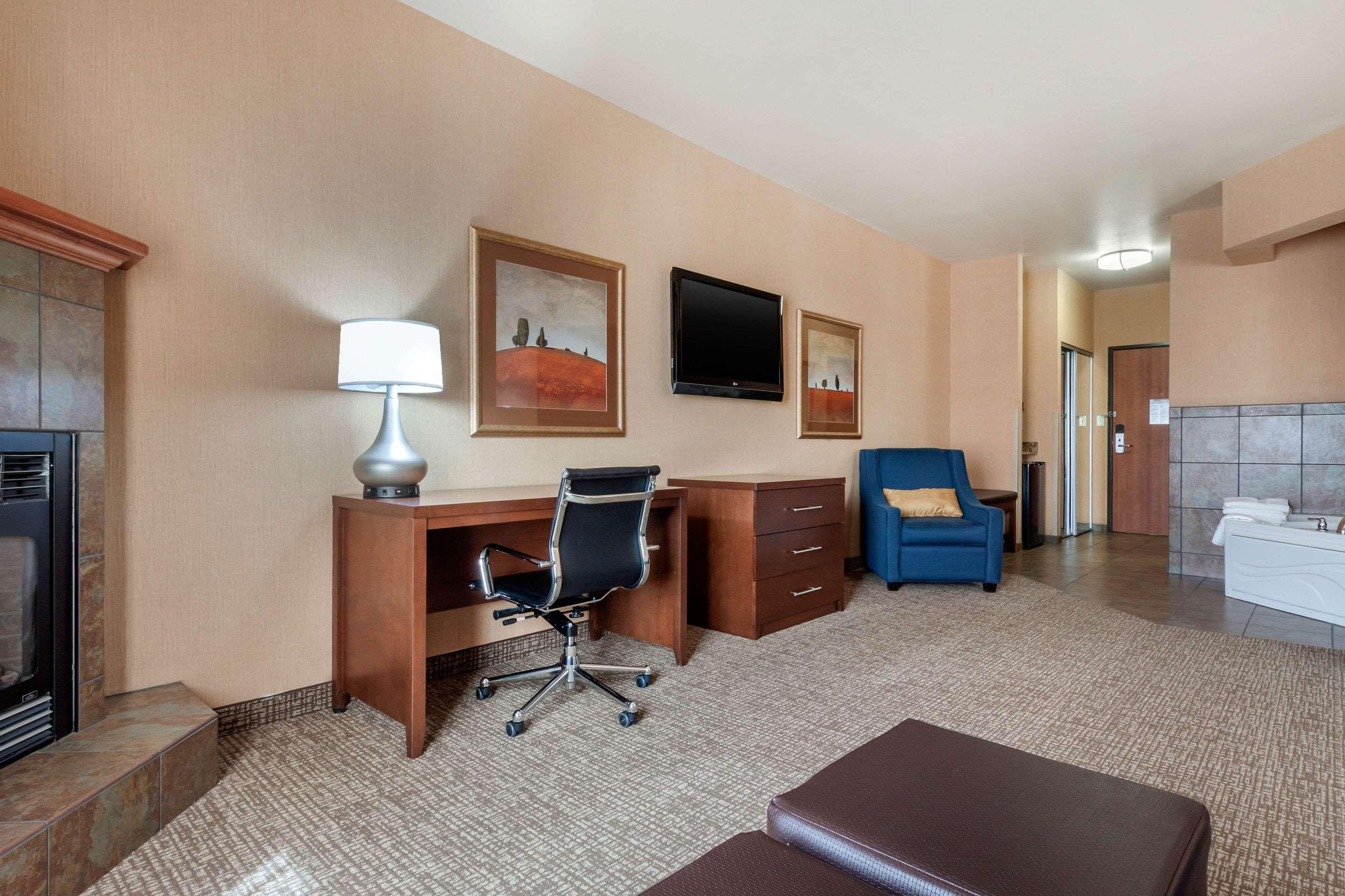Comfort Inn & Suites Mitchell I-90 Екстер'єр фото