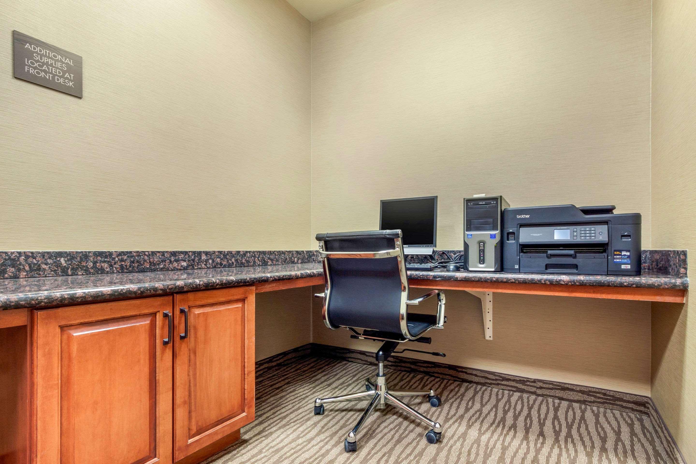 Comfort Inn & Suites Mitchell I-90 Екстер'єр фото