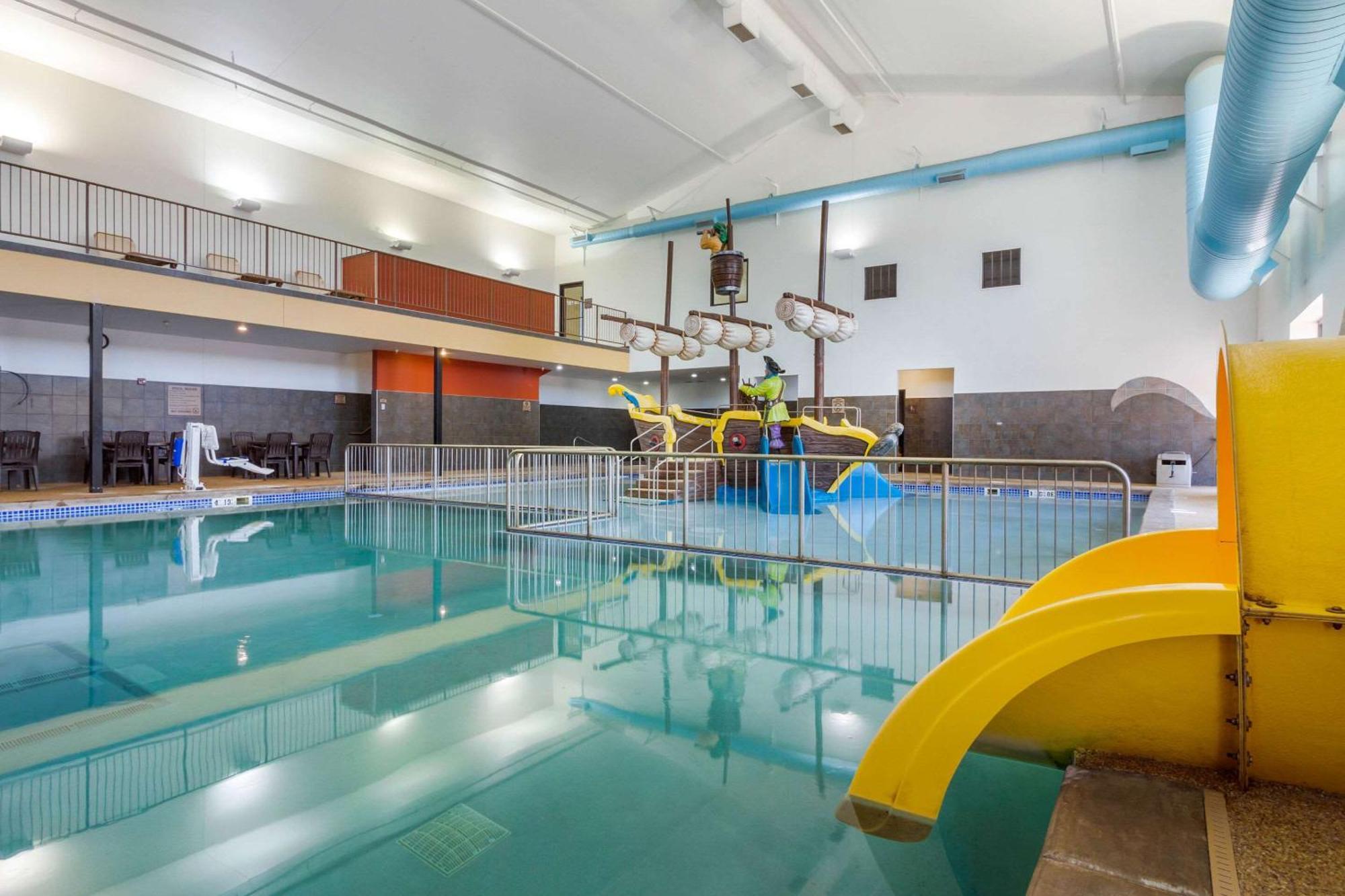 Comfort Inn & Suites Mitchell I-90 Екстер'єр фото