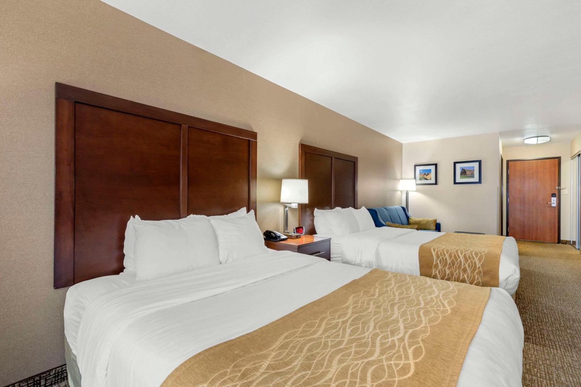 Comfort Inn & Suites Mitchell I-90 Екстер'єр фото